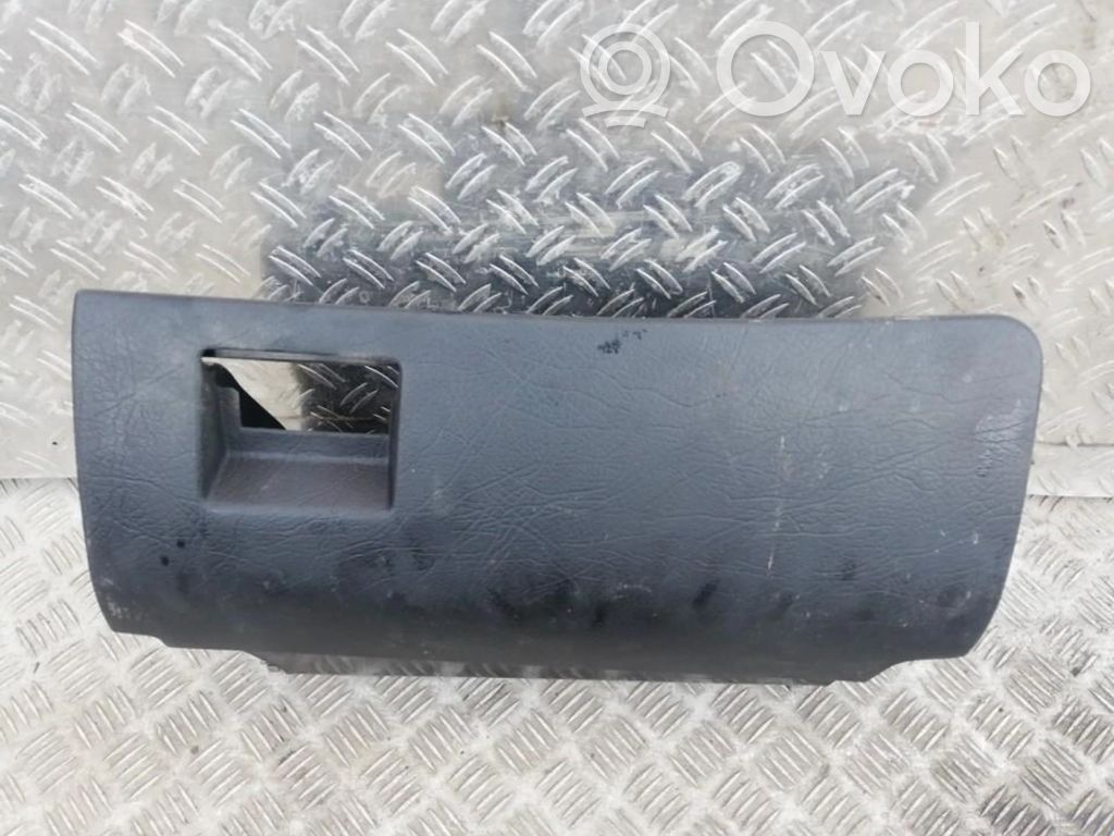 Audi A6 S6 C4 4A Handschuhfach 