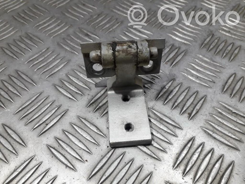 Audi A6 S6 C4 4A Cerniera inferiore della portiera posteriore