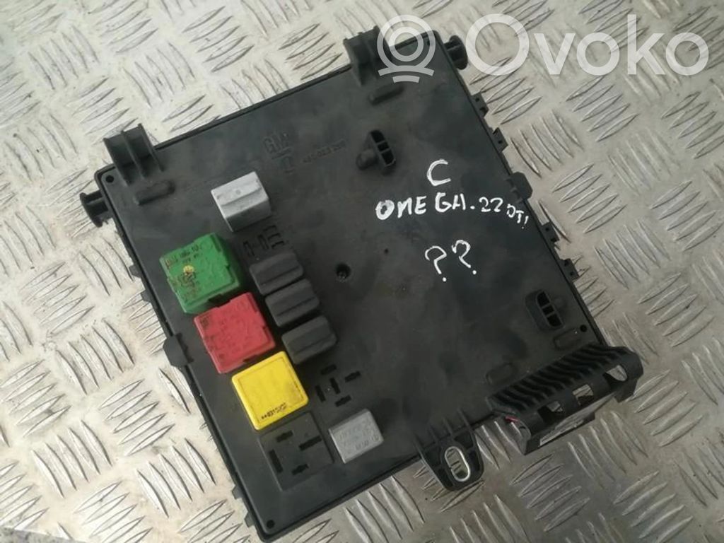 Opel Omega B2 Juego de caja de fusibles 