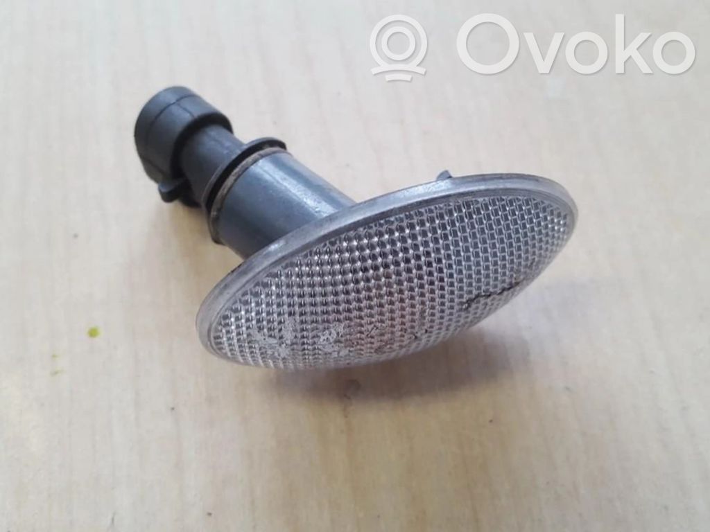 Opel Corsa C Semnalizator bară față 