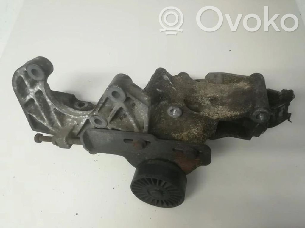 Renault Megane I Engine mounting bracket 