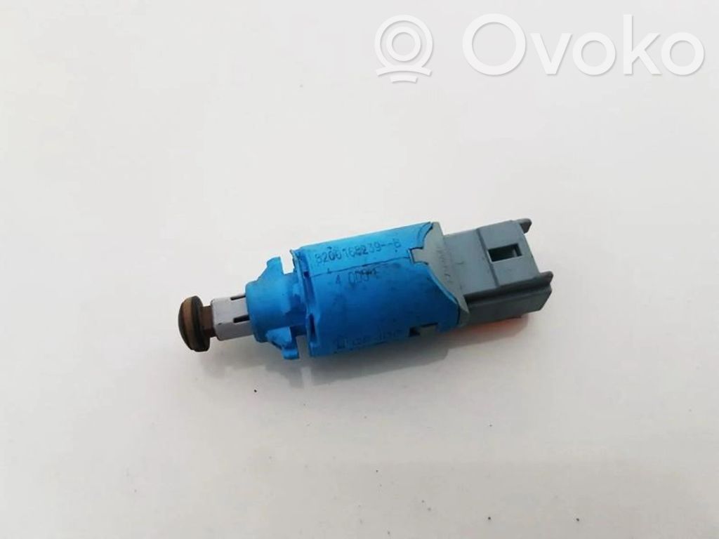 Interruptor sensor del pedal de freno   8200168239B,8200168239B