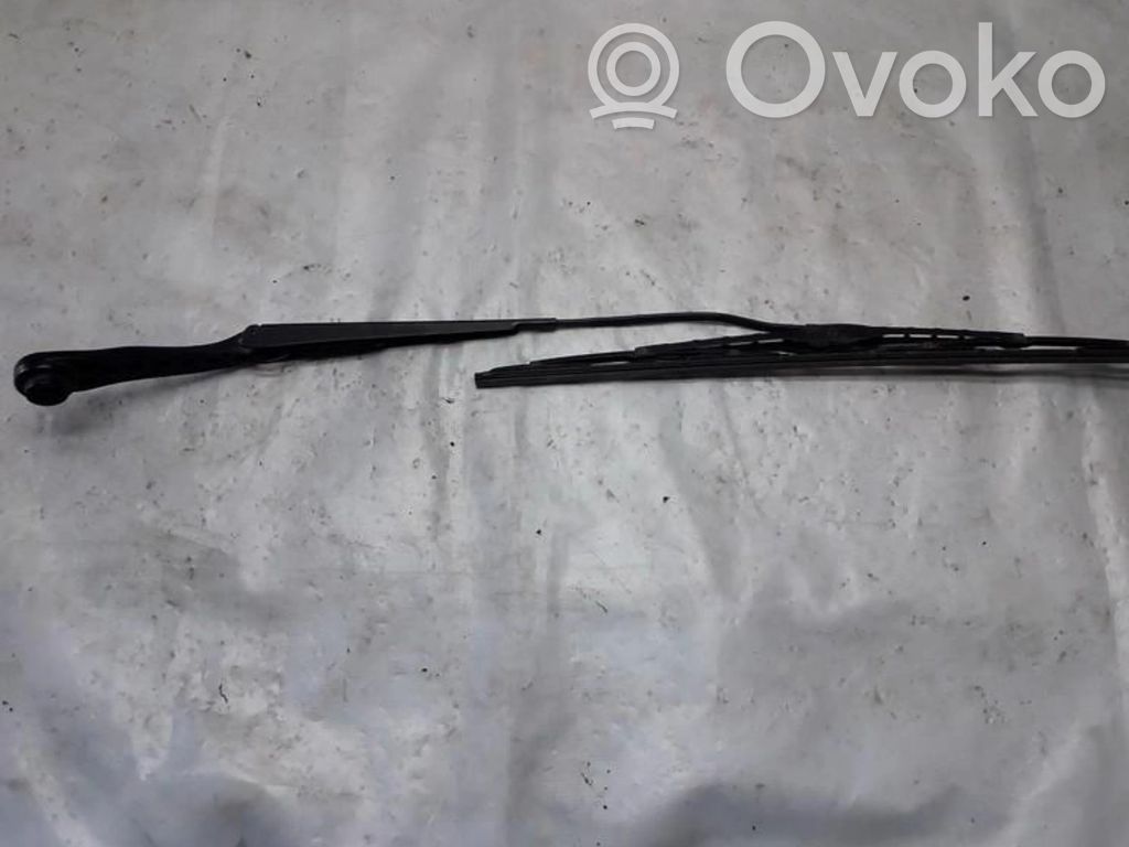 Front wiper blade arm