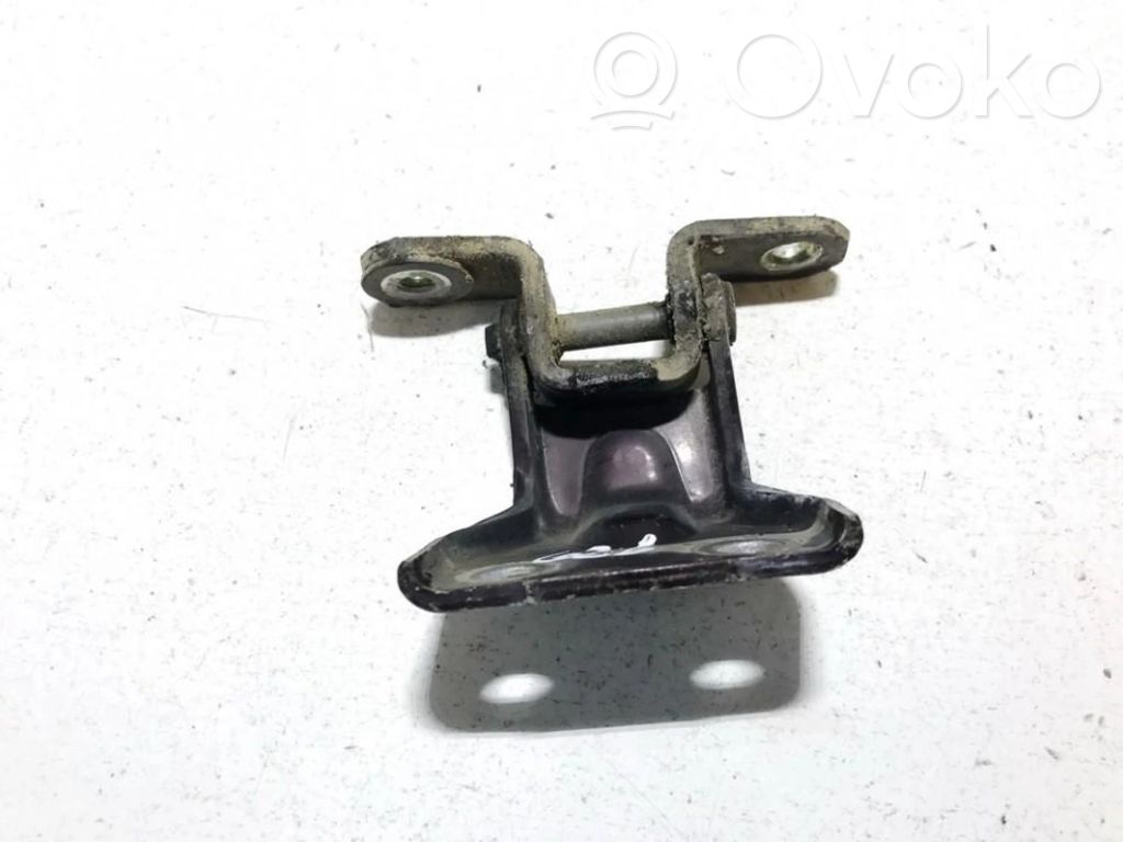 Priekšpusē augšējā vira (eņģe)