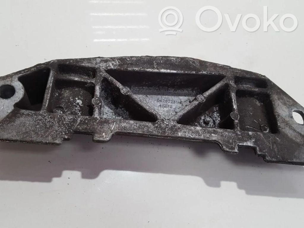 Chrysler Voyager Engine mounting bracket 