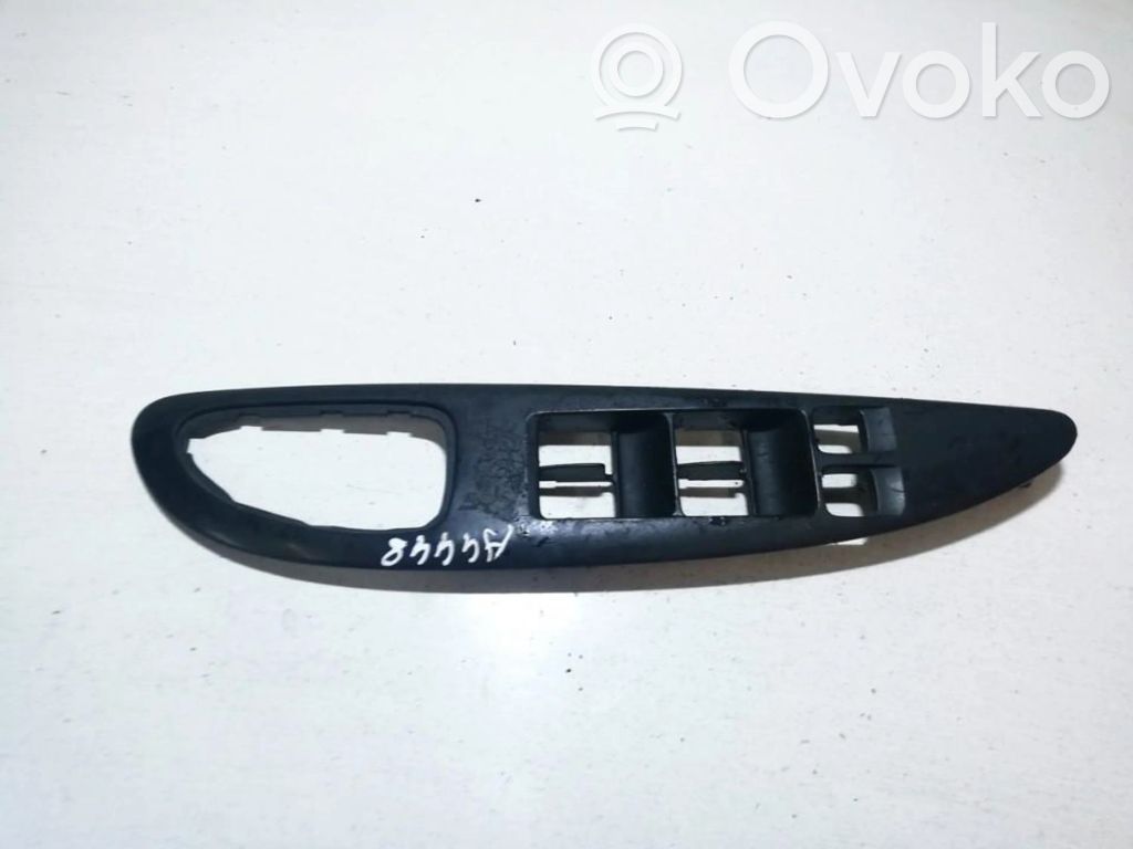 Nissan Primera Rivestimento pulsantiera finestrino della portiera anteriore 
