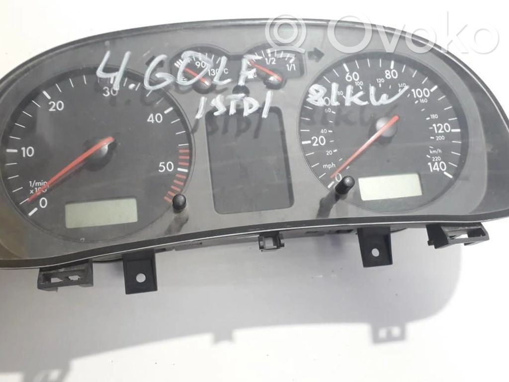 Volkswagen Golf IV Geschwindigkeitsmesser Cockpit 