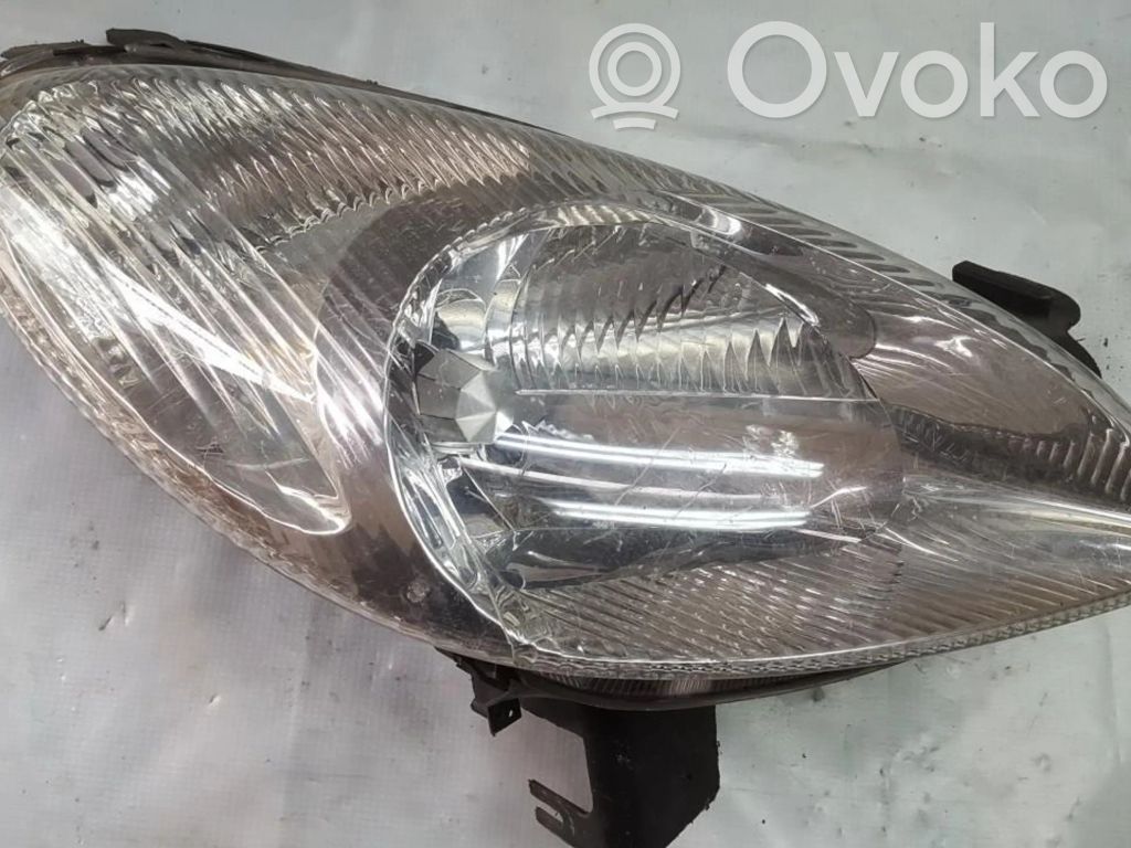 Citroen Xsara Picasso Lampa przednia 