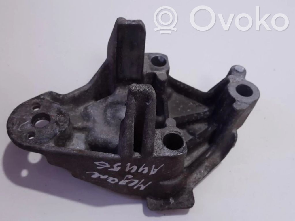 Renault Megane I Engine mounting bracket 