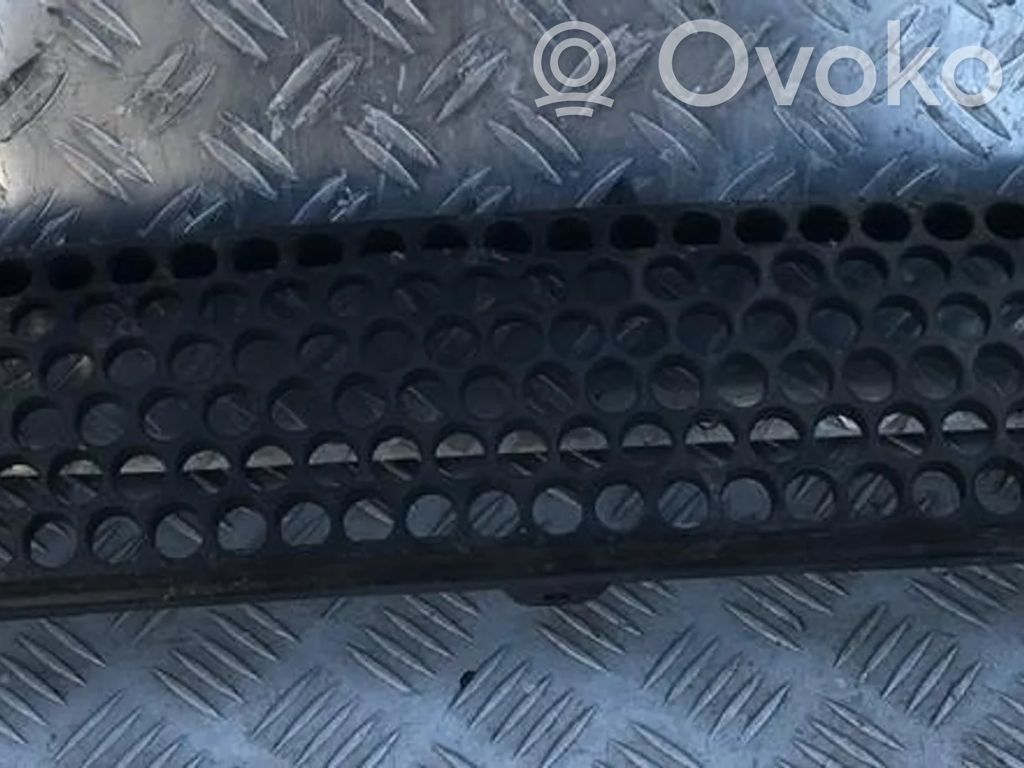 Toyota Corolla E110 Rejilla delantera 