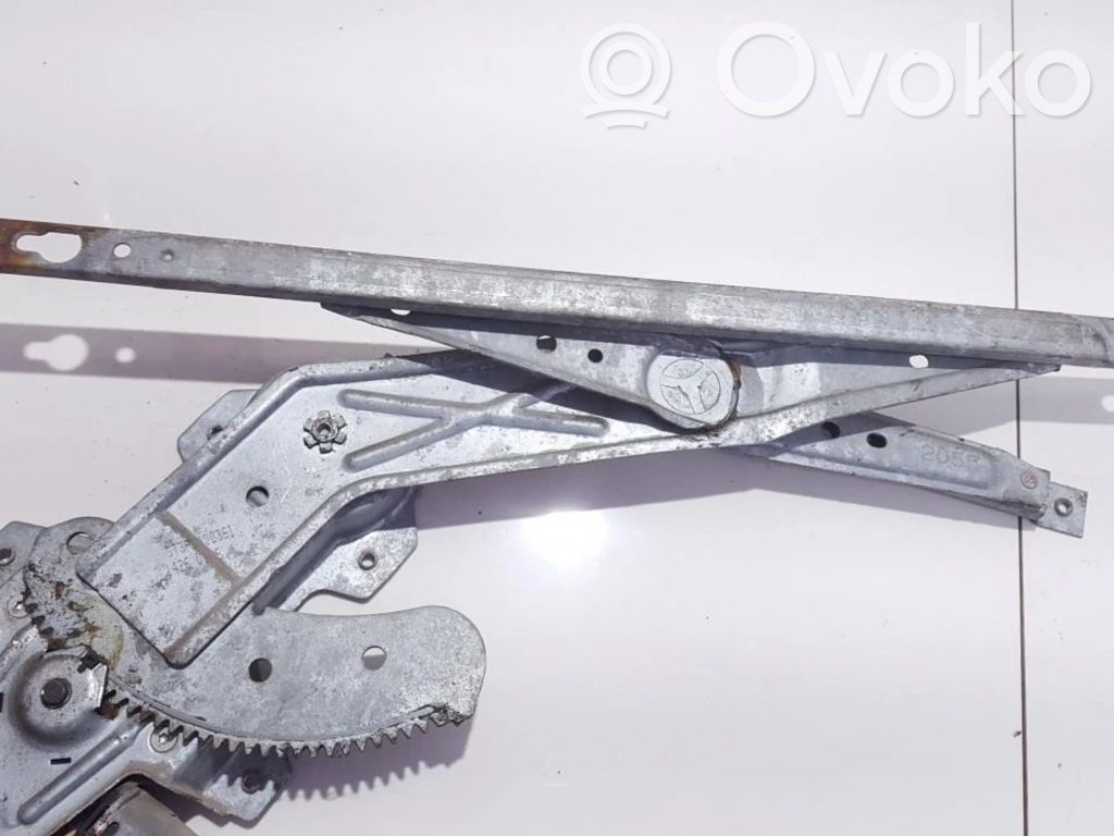 Regulador con motor de la ventanilla de la puerta corredera