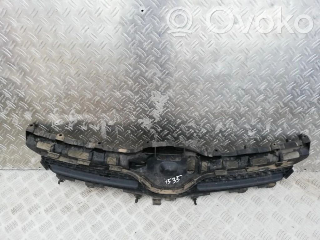 Toyota Corolla Verso AR10 Etusäleikkö 