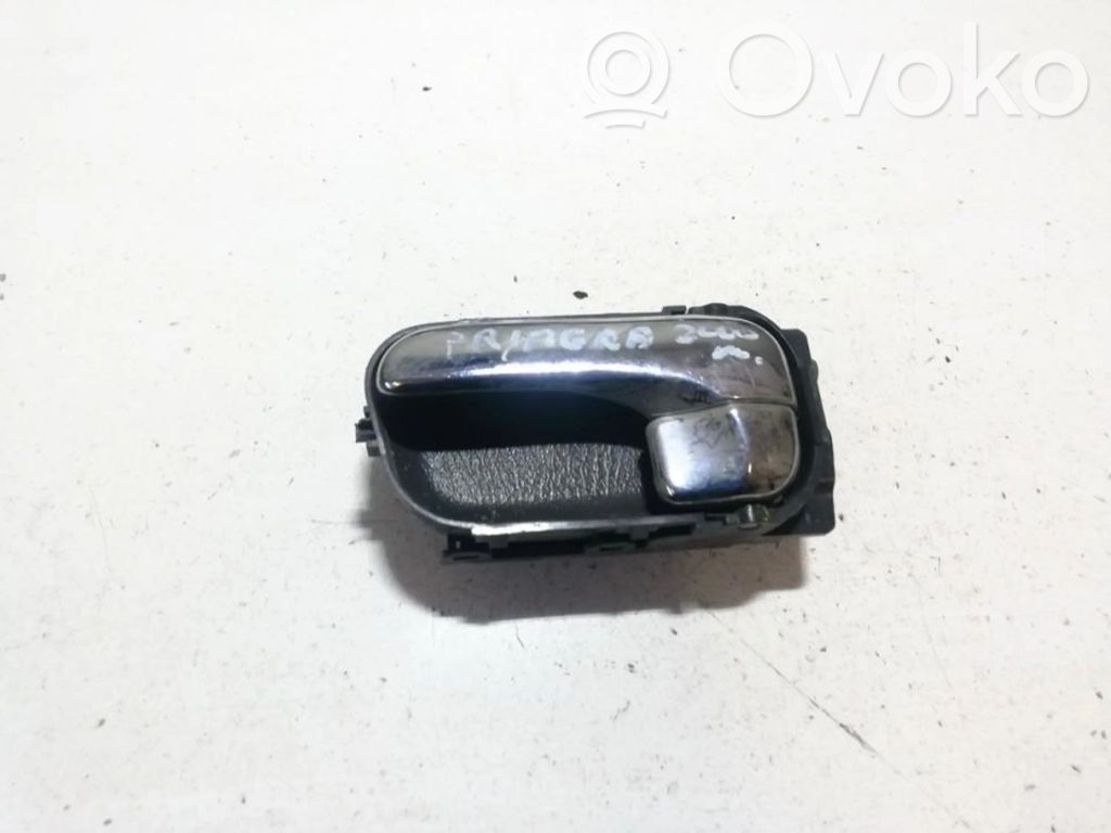 Manecilla interna puerta delantera