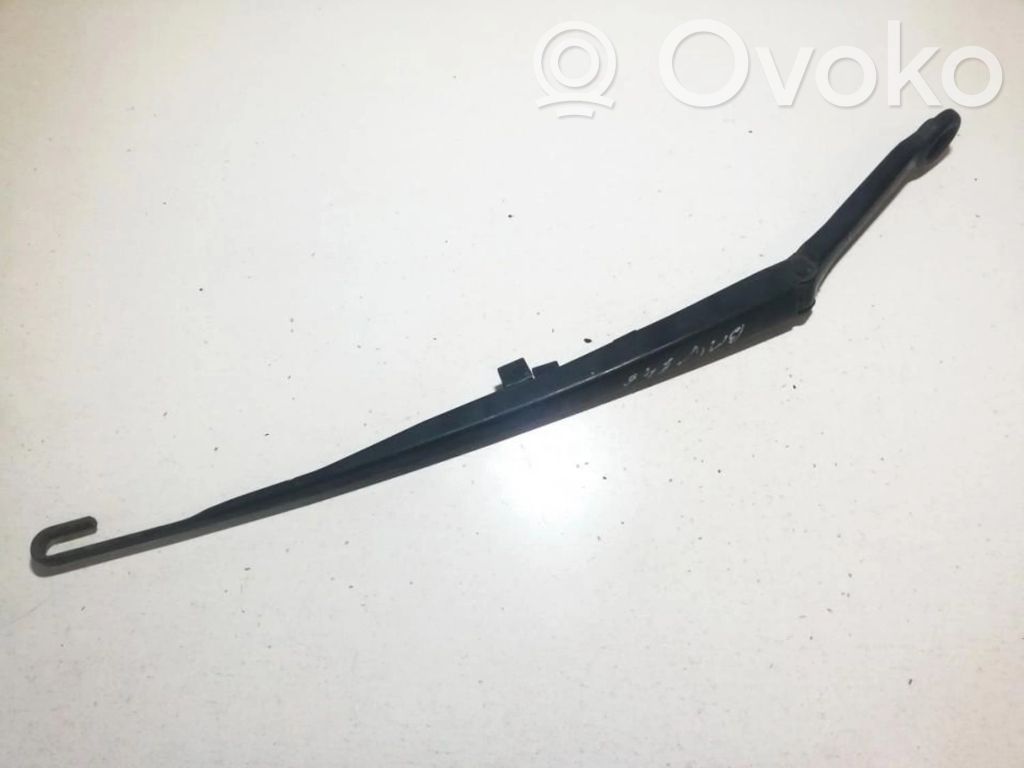 Front wiper blade arm