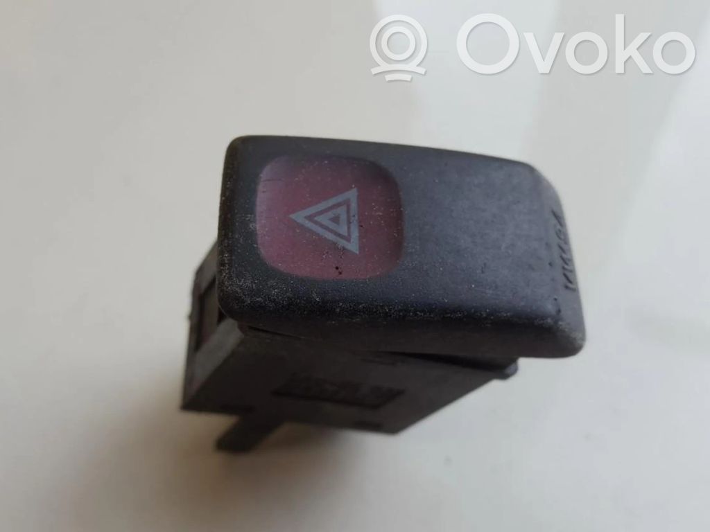 Volkswagen Jetta II Botón interruptor de luz de peligro 