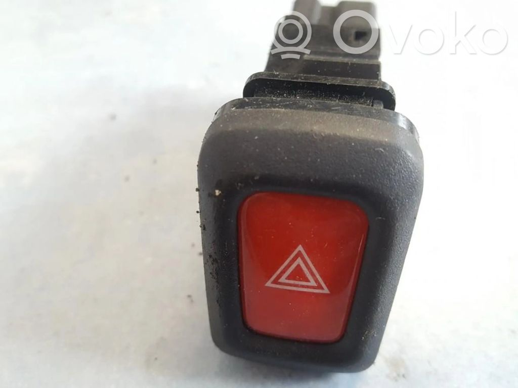 Nissan Primera Interruttore luci di emergenza