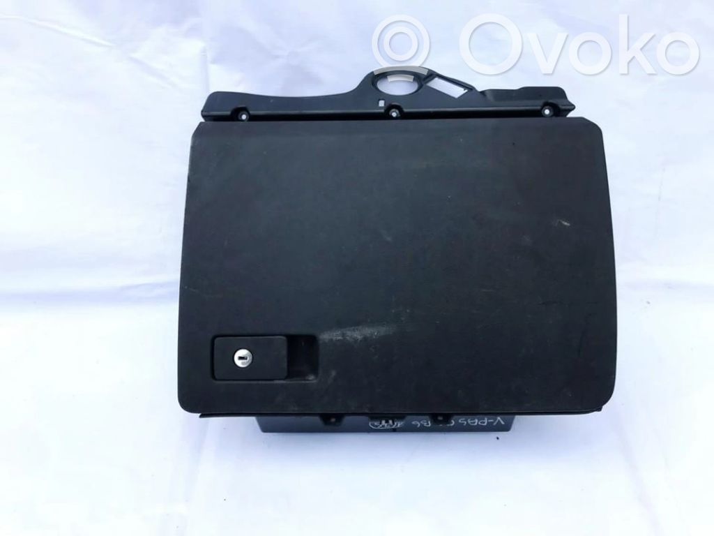 Volkswagen PASSAT B6 Handschuhfach 