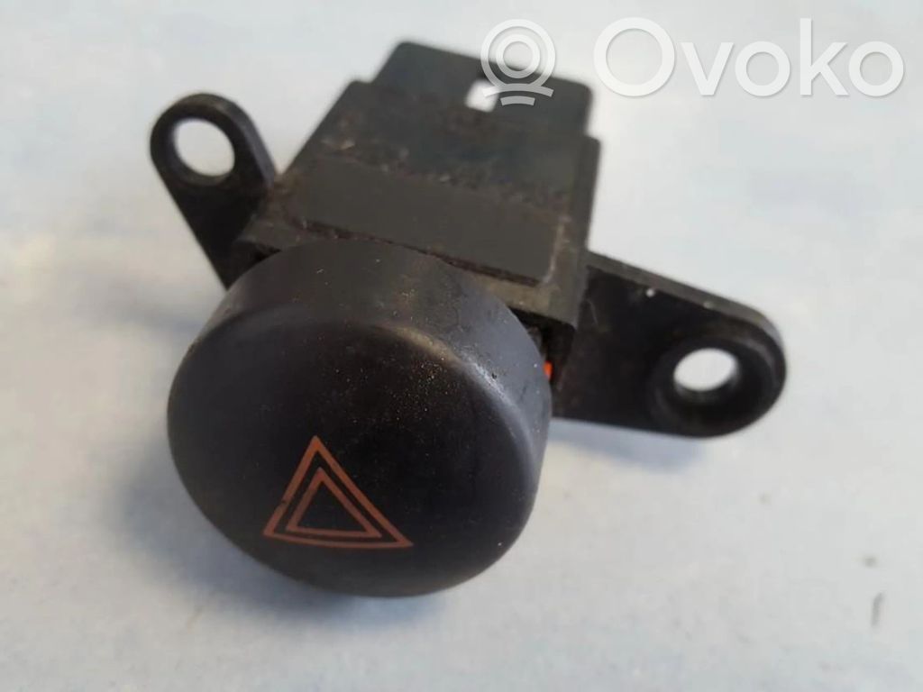 Botón interruptor de luz de peligro   621W01830,621W01830
