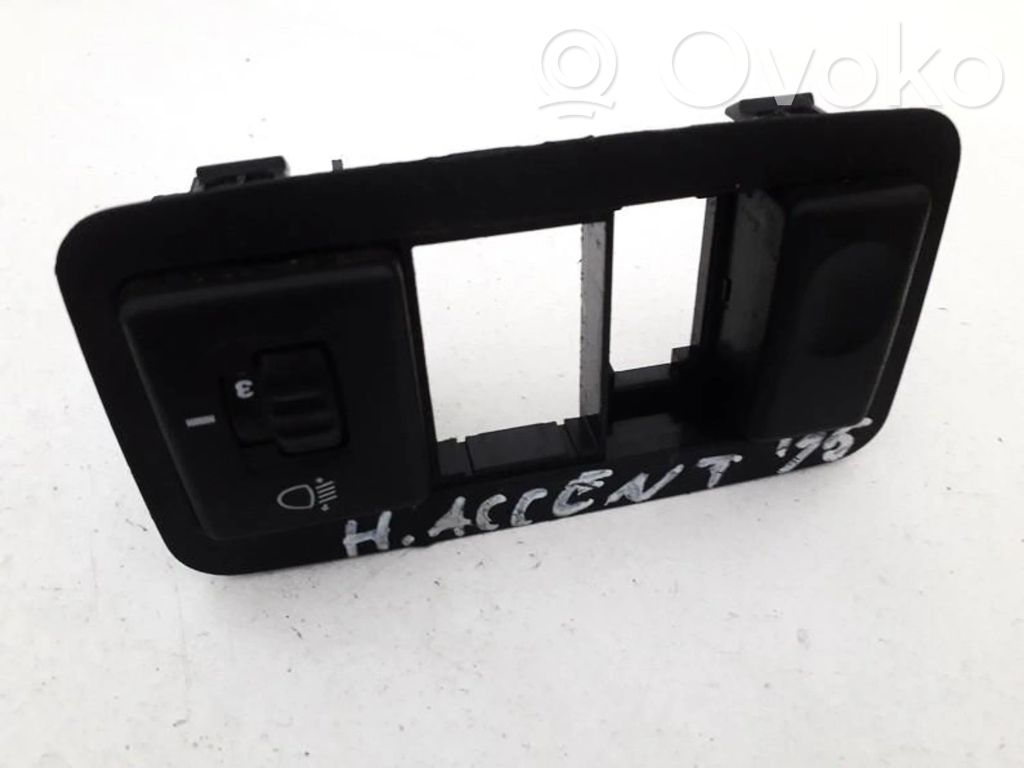 Hyundai Accent Headlight level height control switch 