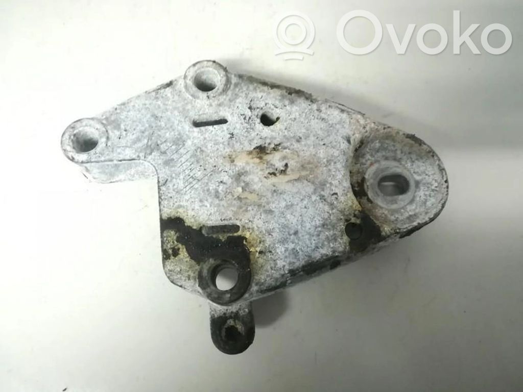 Renault Laguna I Engine mounting bracket