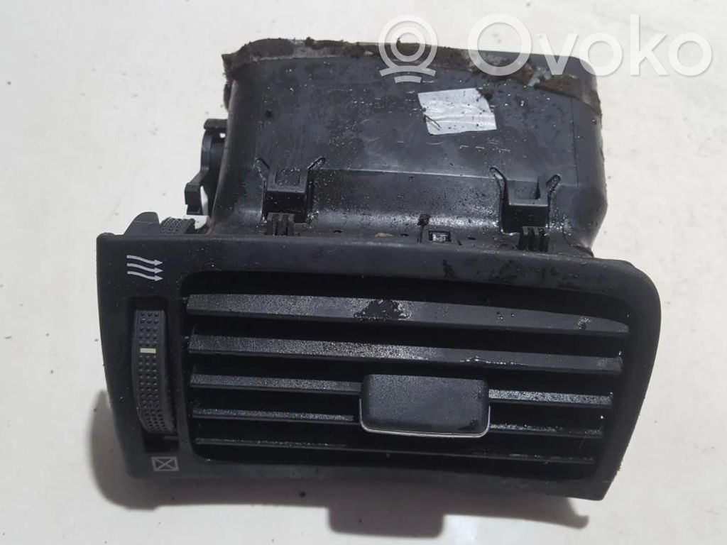 Toyota Avensis T250 Copertura griglia di ventilazione laterale cruscotto 