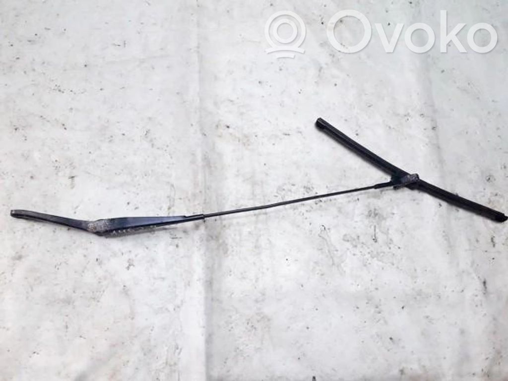 Ford Focus Brazo del limpiaparabrisas delantero 