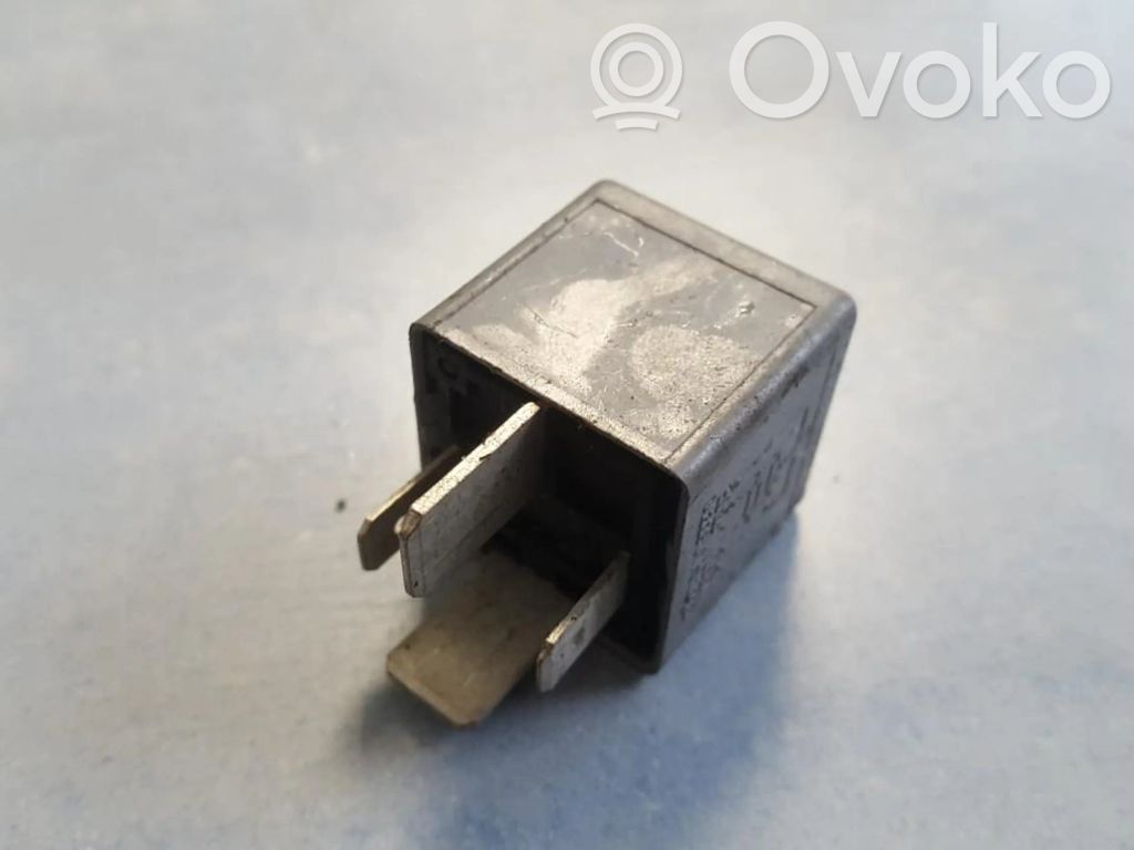 Otros relés   8D0951253,8D0951253