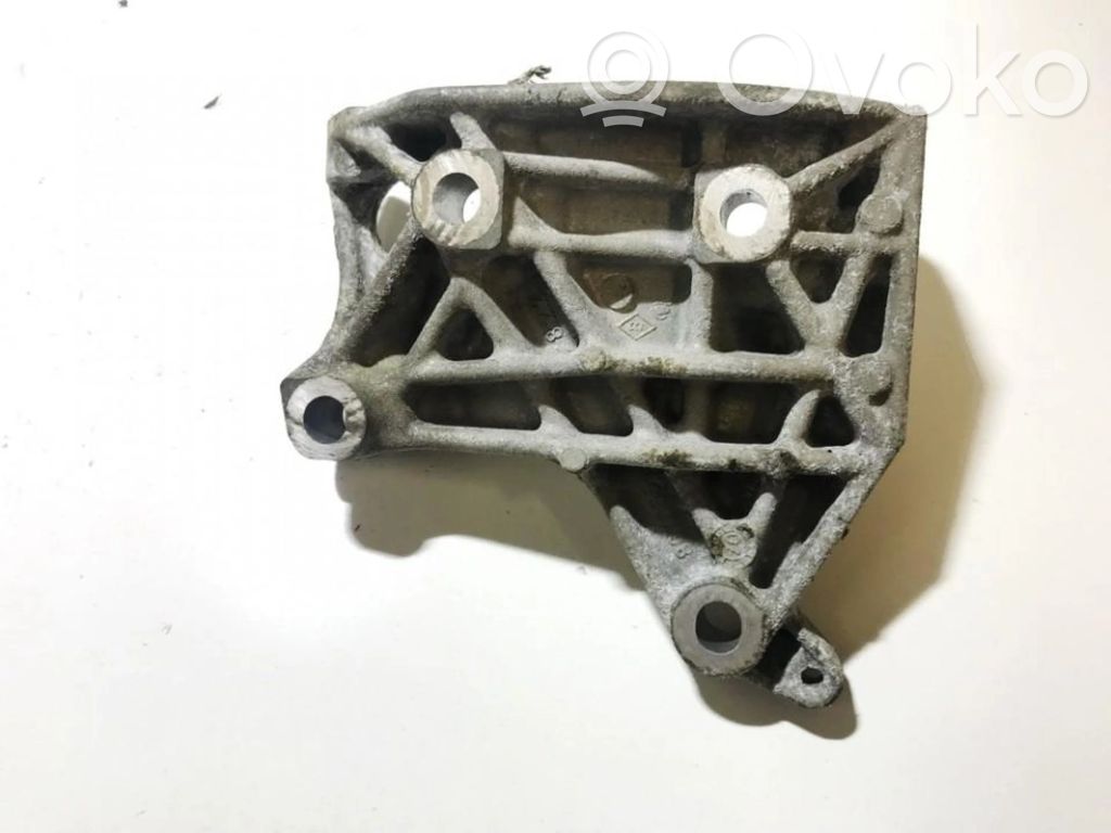 Engine mounting bracket   867635,822,867635