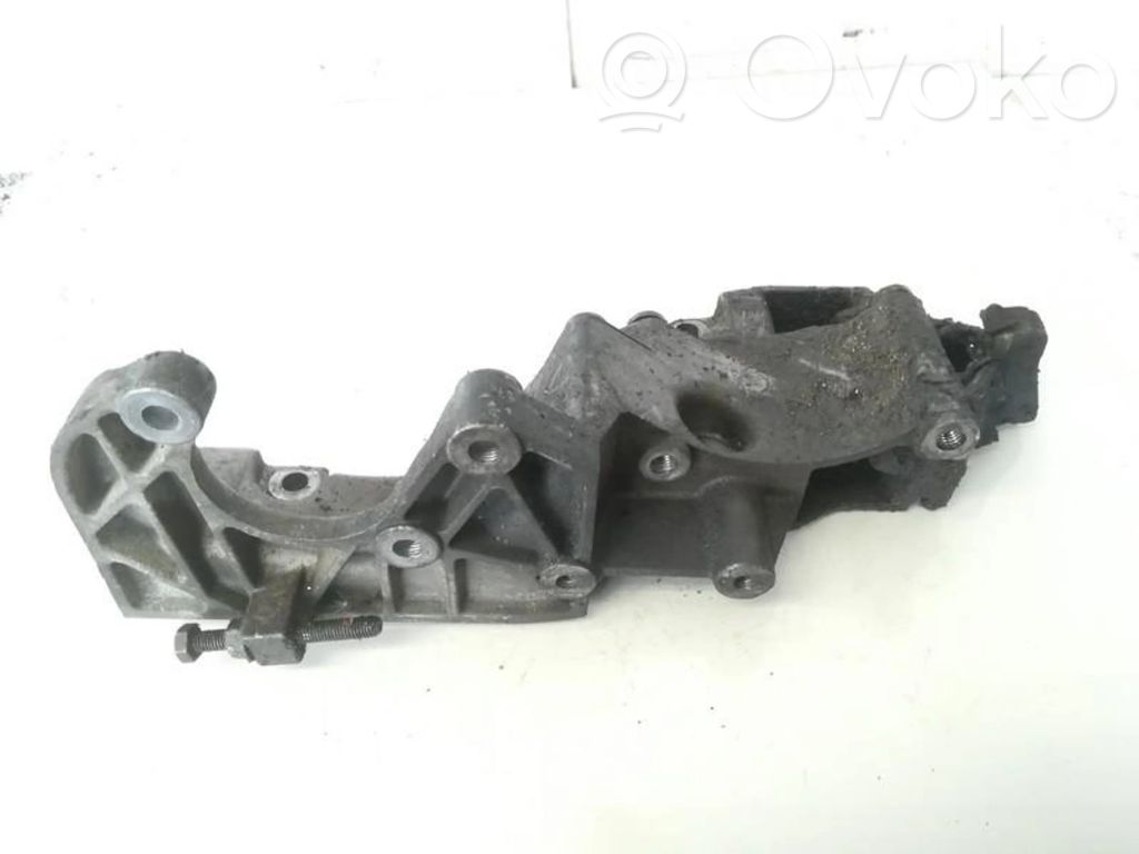 Renault Megane I Engine mounting bracket 