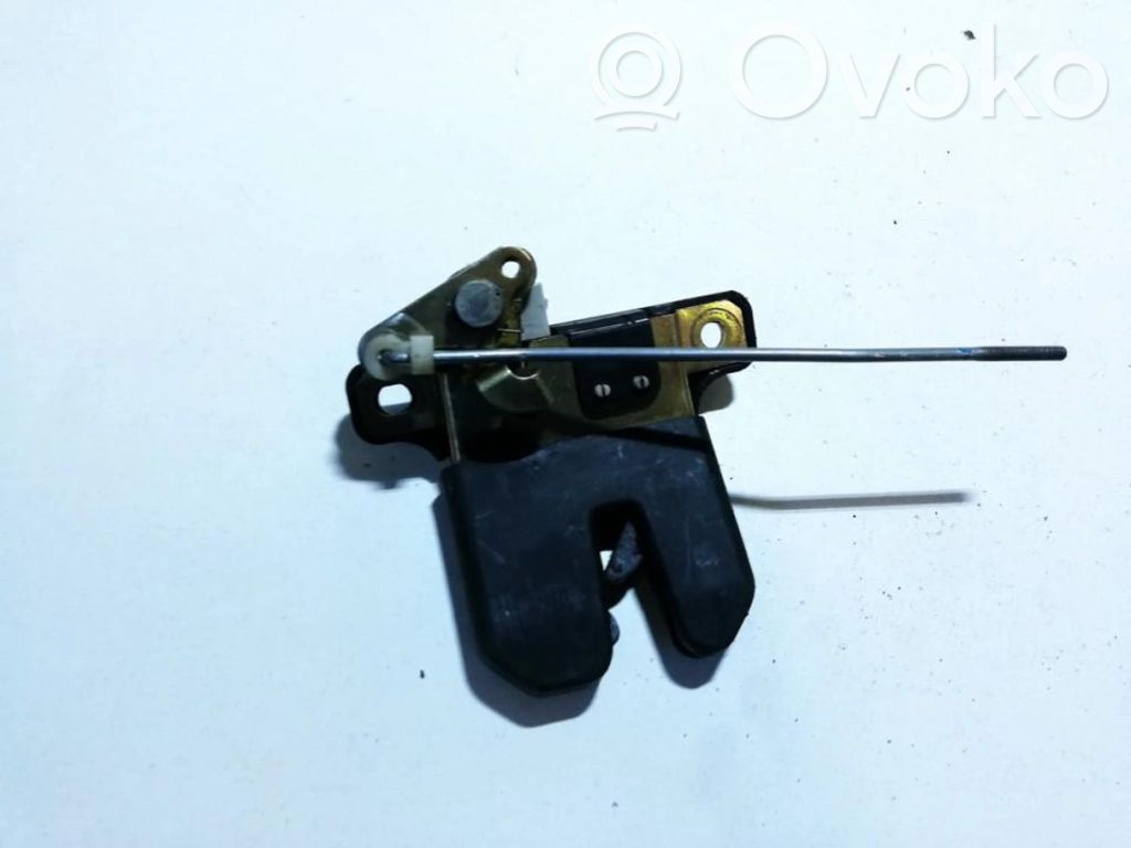 Volkswagen PASSAT B5 Blocco/chiusura/serratura del portellone posteriore/bagagliaio