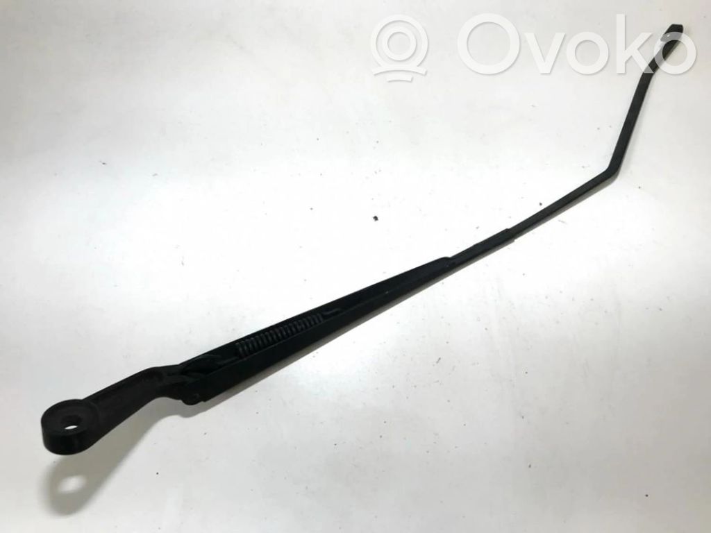 Front wiper blade arm