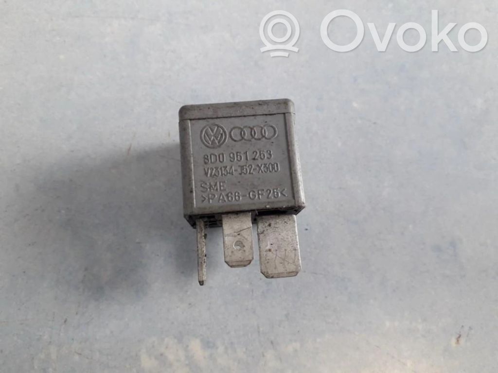 Sonstige Relais   8D0951253,V23134J52X300,8D0951253,V23134J52X300,V23134J52X300