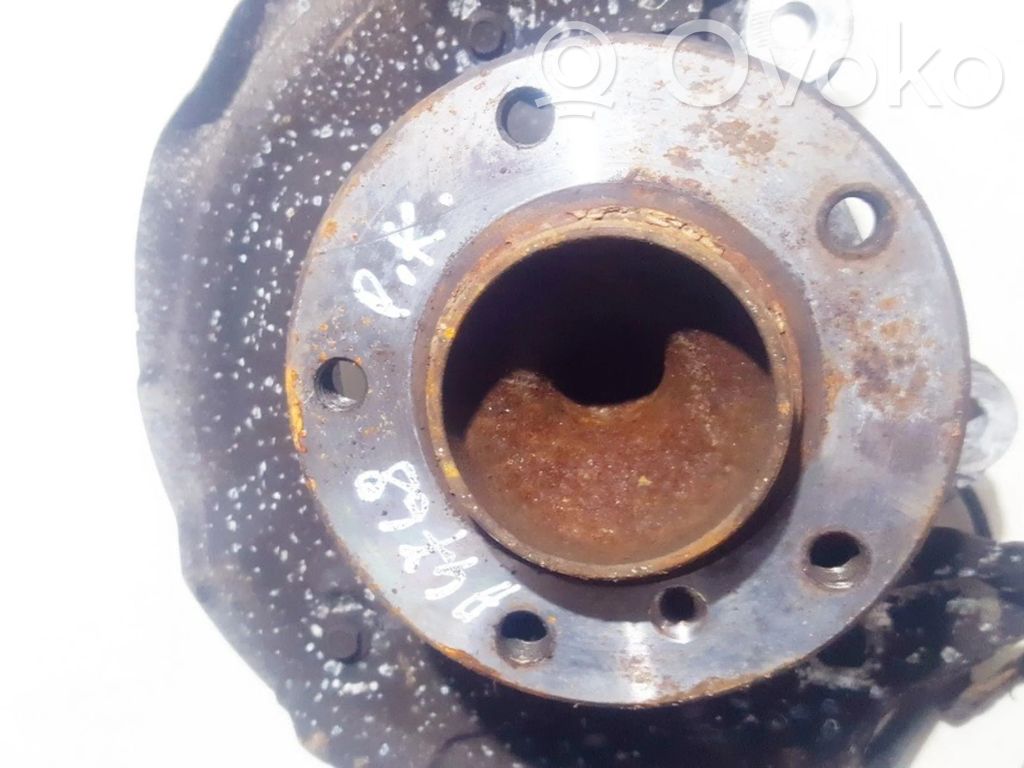 Front wheel hub