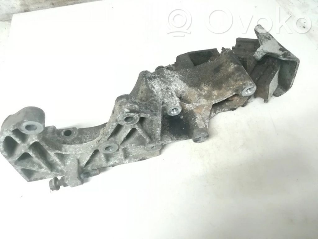 Engine mounting bracket   7700272975,7700272975