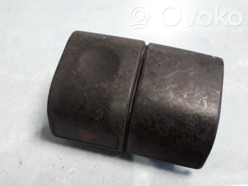 Mitsubishi Colt Botón interruptor de luz de peligro 