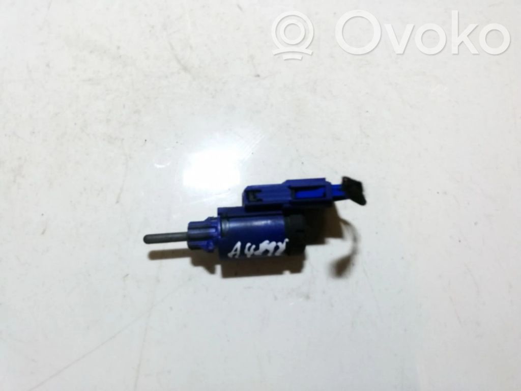 Volkswagen PASSAT B5.5 Interruttore del pedale del freno 