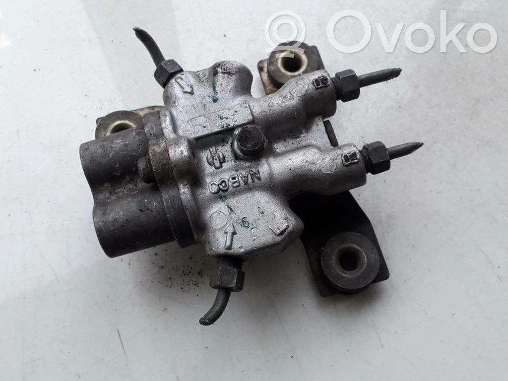 Nissan Primera Air suspension compressor