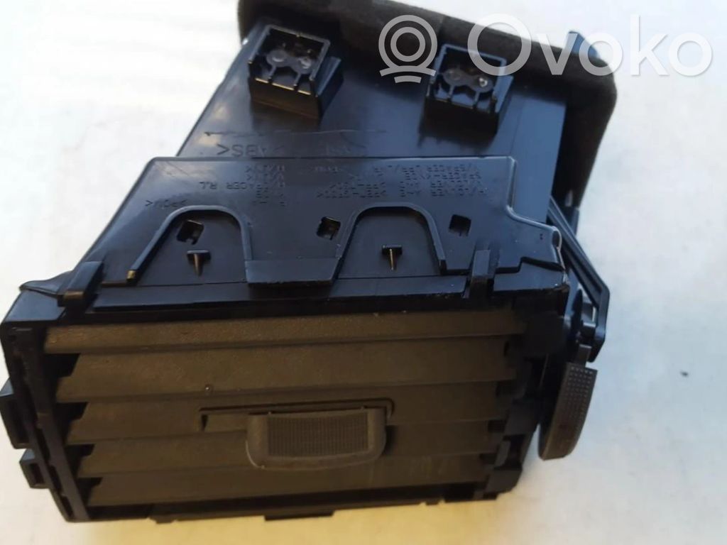 Nissan X-Trail T31 Grilă ventilație/ramă laterală bord 