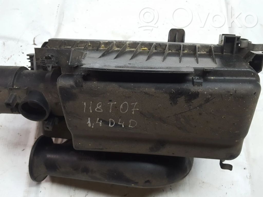 Toyota Yaris Obudowa filtra powietrza 