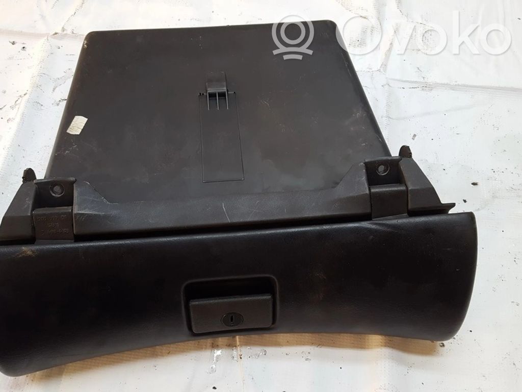 Opel Astra F Schowek deski rozdzielczej 