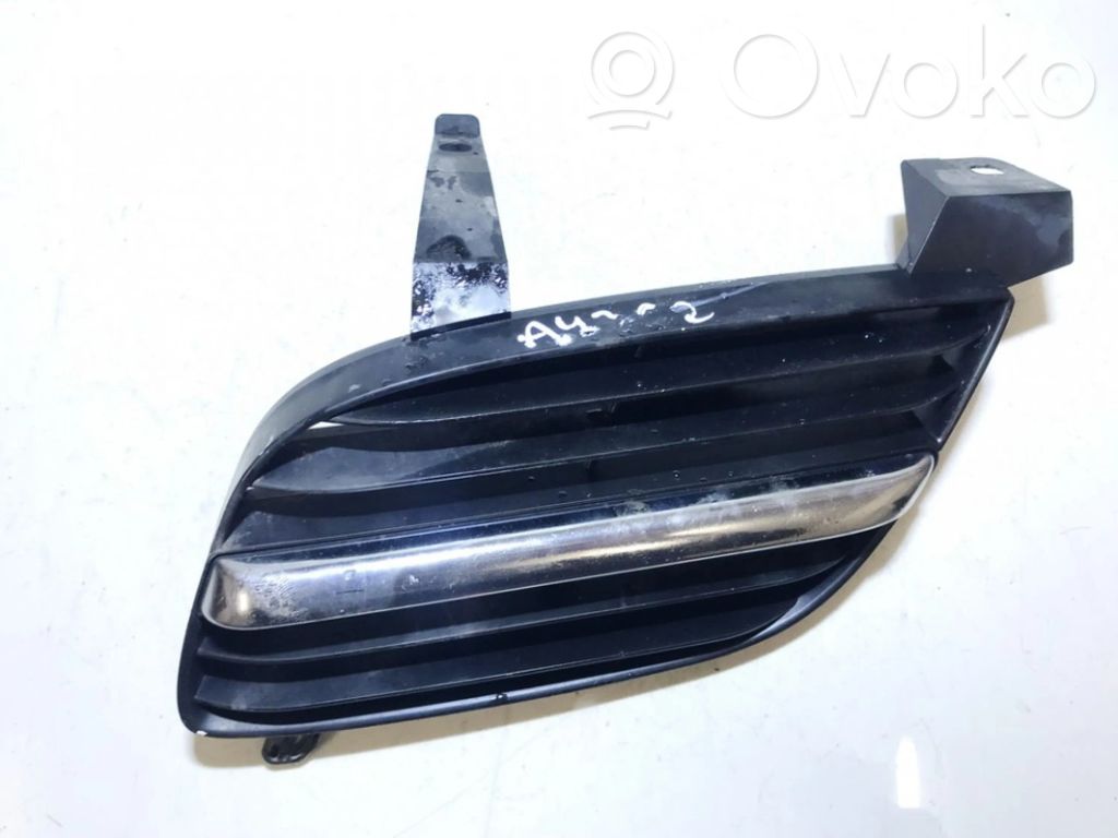Nissan Almera N16 Grilă față 