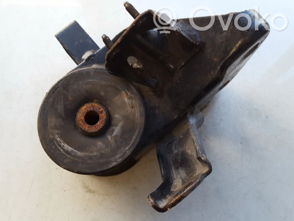 Engine mount bracket