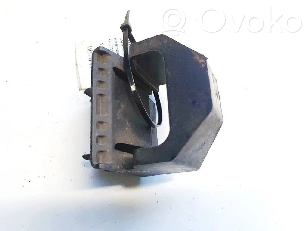 BMW 3 E90 E91 Fixation de radiateur 