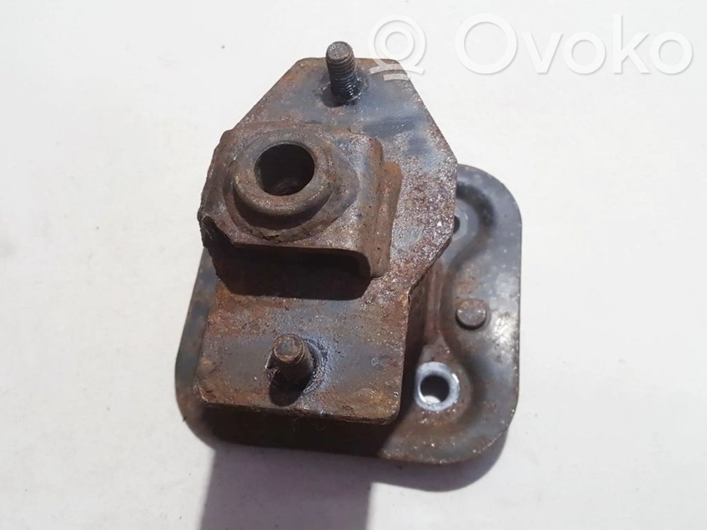 BMW 5 E60 E61 Engine mount bracket 