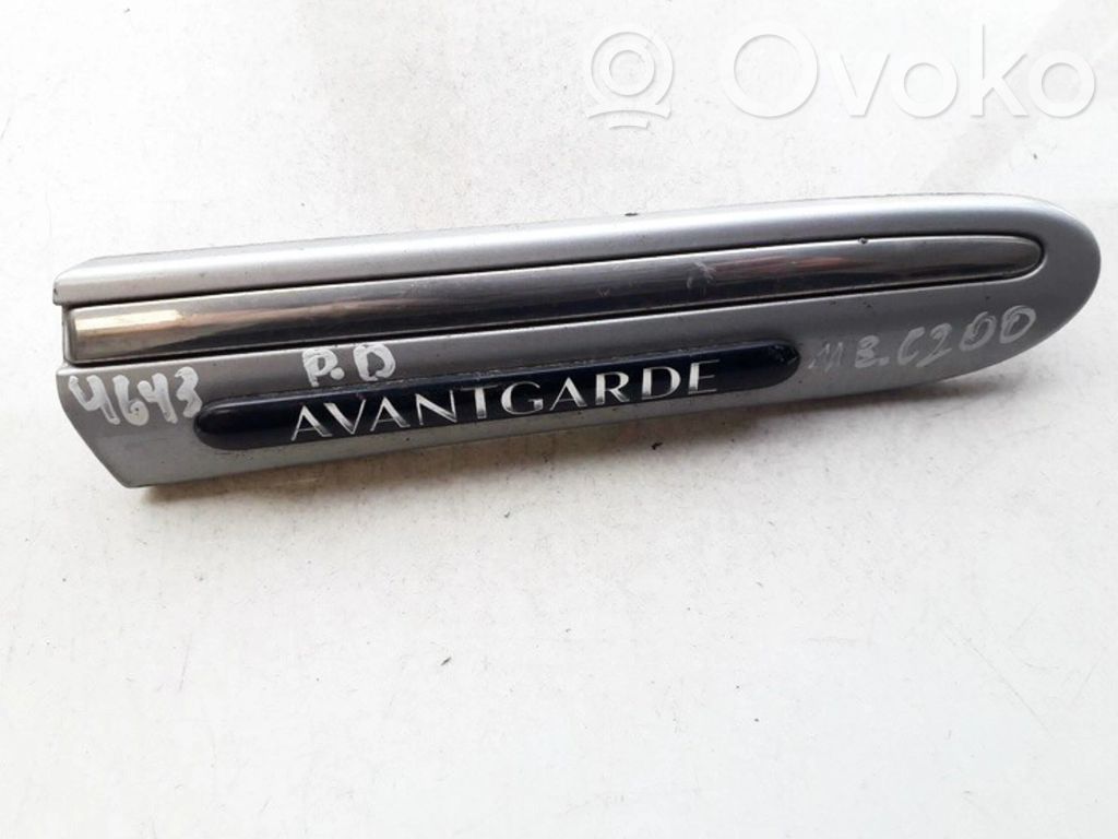 Mercedes-Benz C W203 Rivestimento parafango (modanatura)