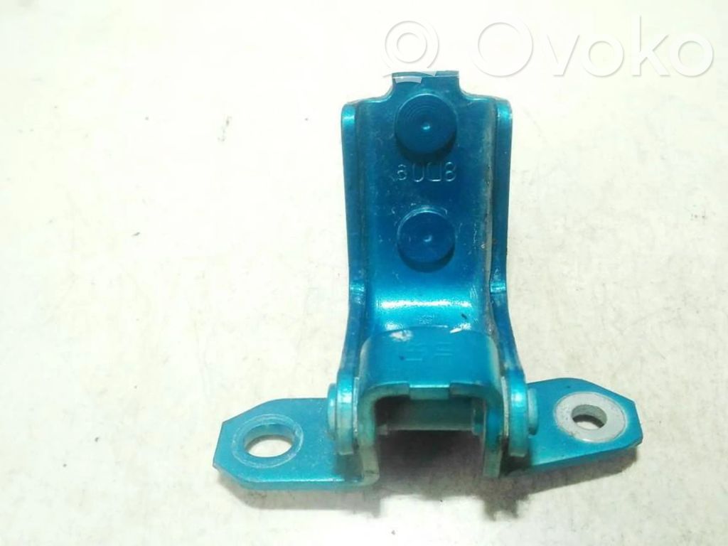 Front door upper hinge   8D09,68L,8D09