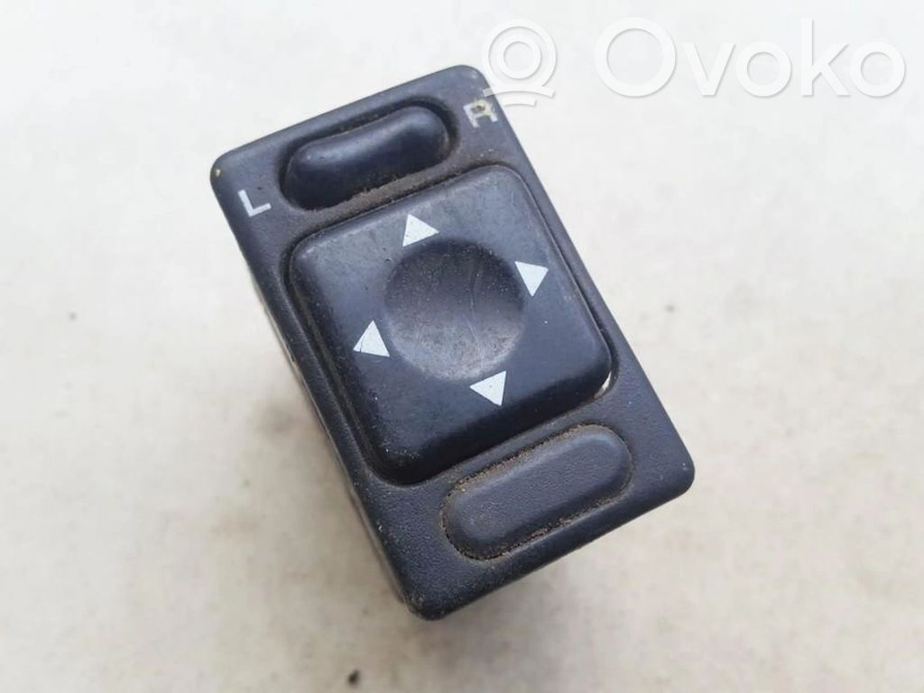 Wing mirror switch