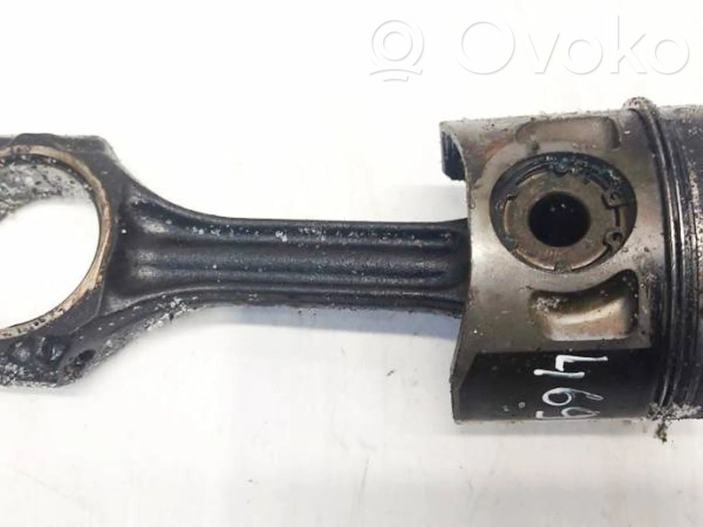 Volkswagen Golf III Piston cu bielă 