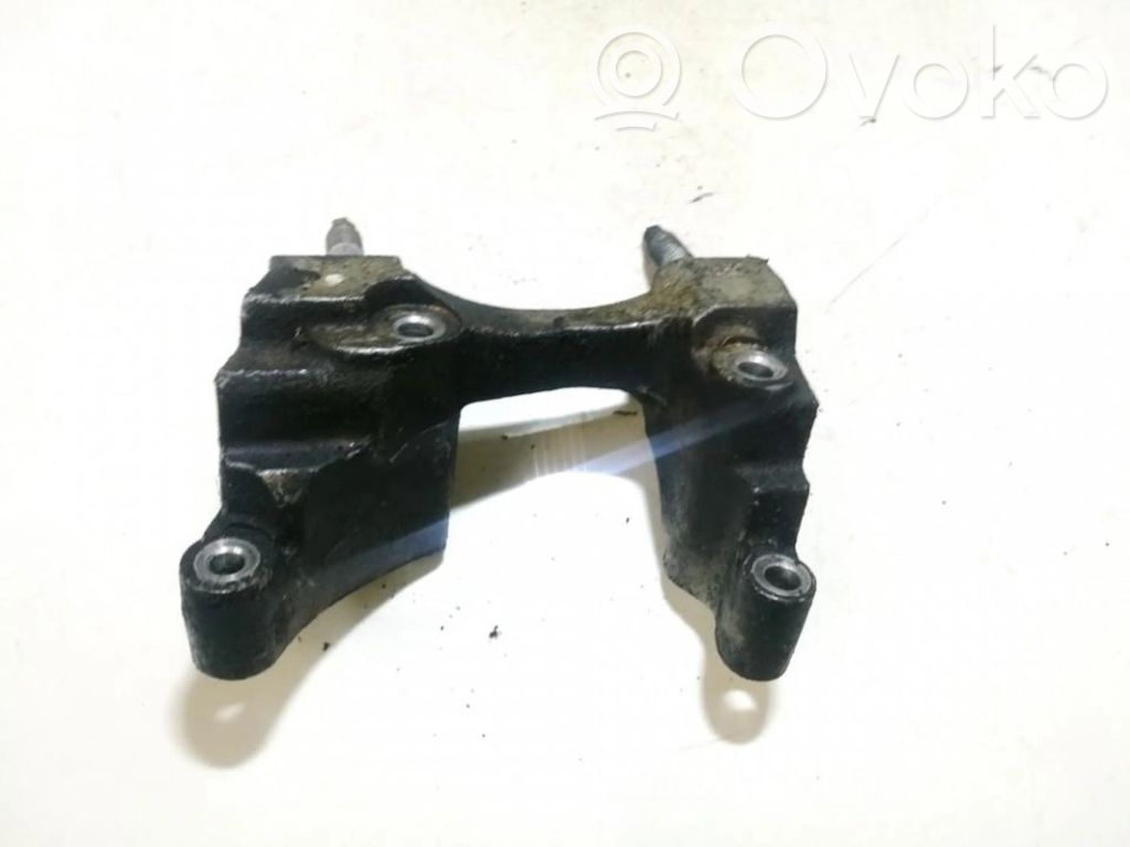 Ford Focus Engine mounting bracket 