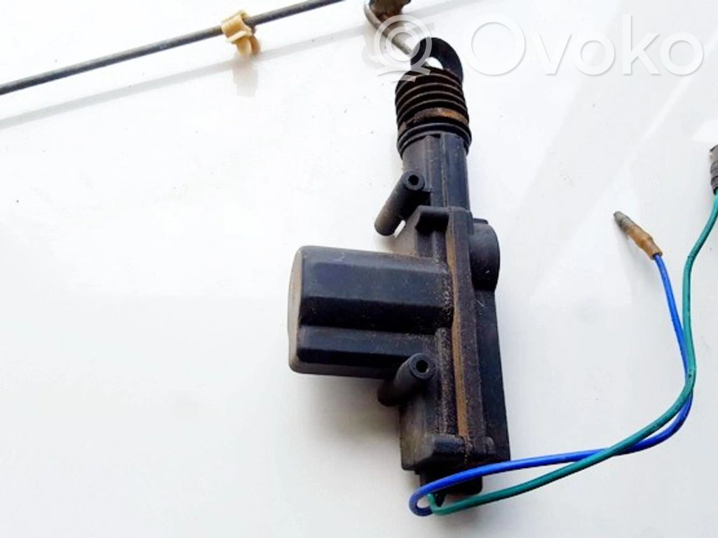 Volkswagen PASSAT B3 Motor de bloqueo de puertas 